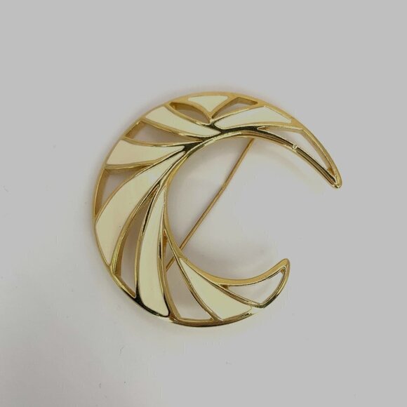 Vintage Monet Brooch With Crescent Design In White Enamel & Gold Tone 2.0" - Picture 8 of 8